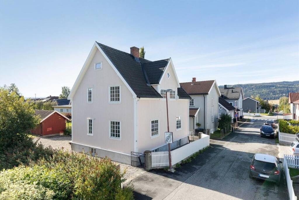 Lys Og Sentral Leilighet Med Terrasse Og Hage Apartment Lillehammer Bagian luar foto